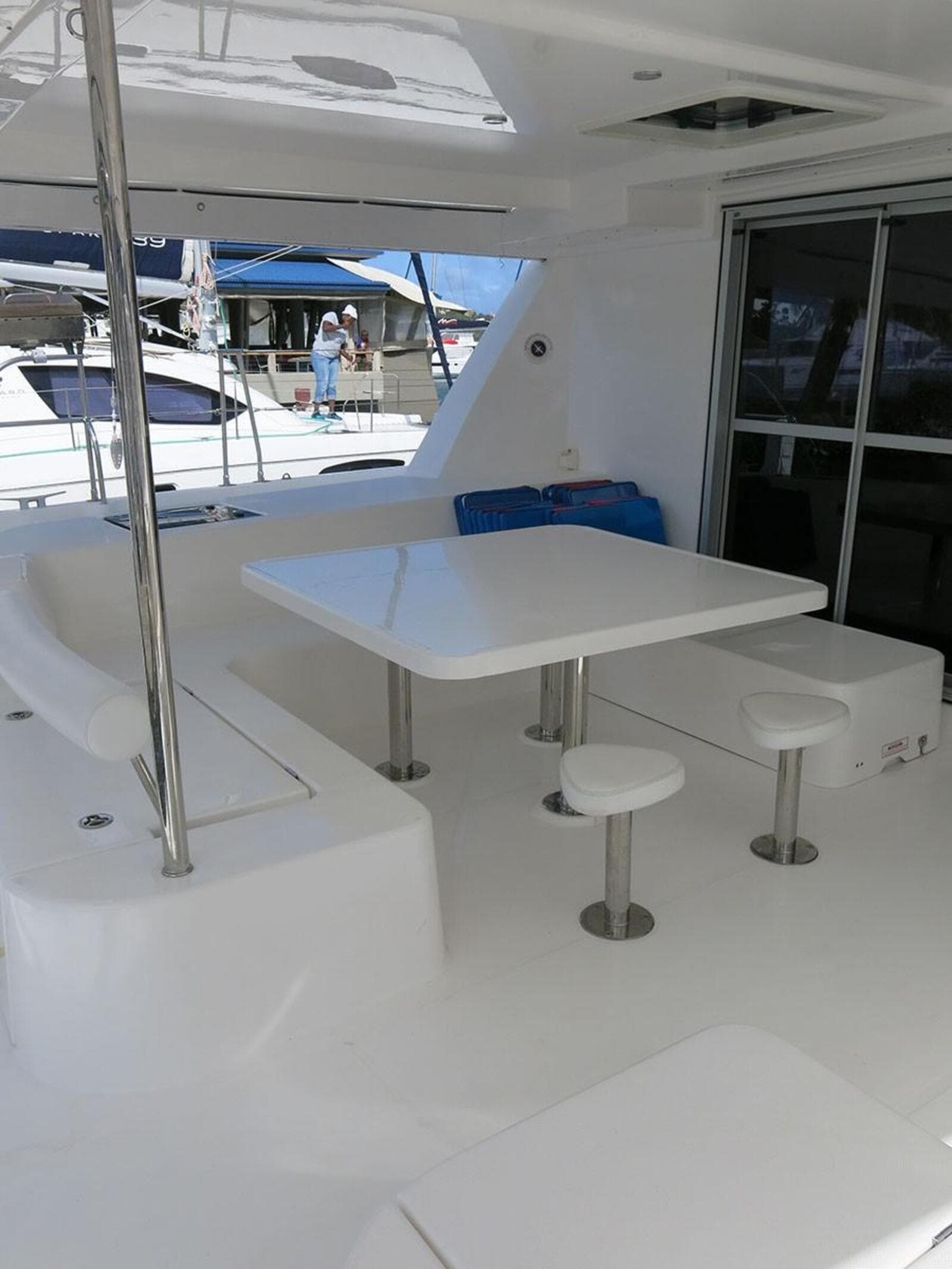 Aft cockpit dining table